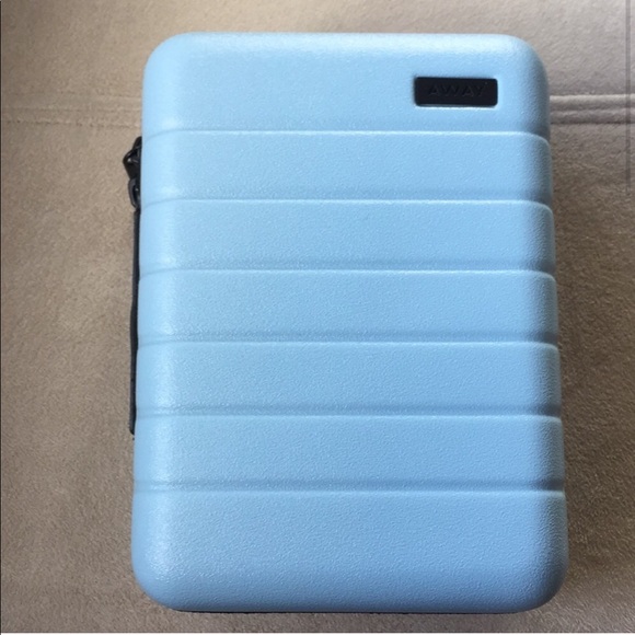 away luggage sky color